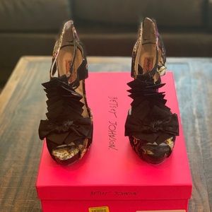 Betsey Johnson heels sz 8